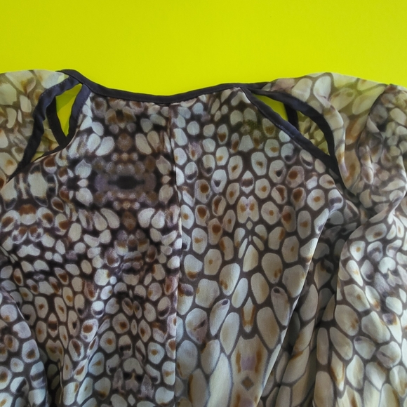 Dress / Blouse Over Denim - Picture 11 of 12